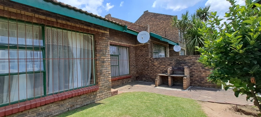 To Let 2 Bedroom Property for Rent in Pretorius Kloof Free State